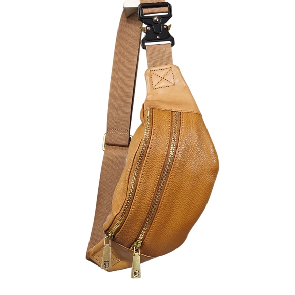 JW Hulme Tan Leather Sling Crossbody Belt Bag Adjustable Strap Gold Zippers - Picture 1 of 9